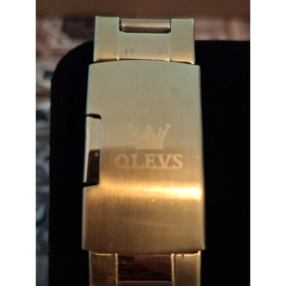 OLEVS 5885G 43mm Polished Goldtone Mens Watch,Day Indicator,Quartz Movement.